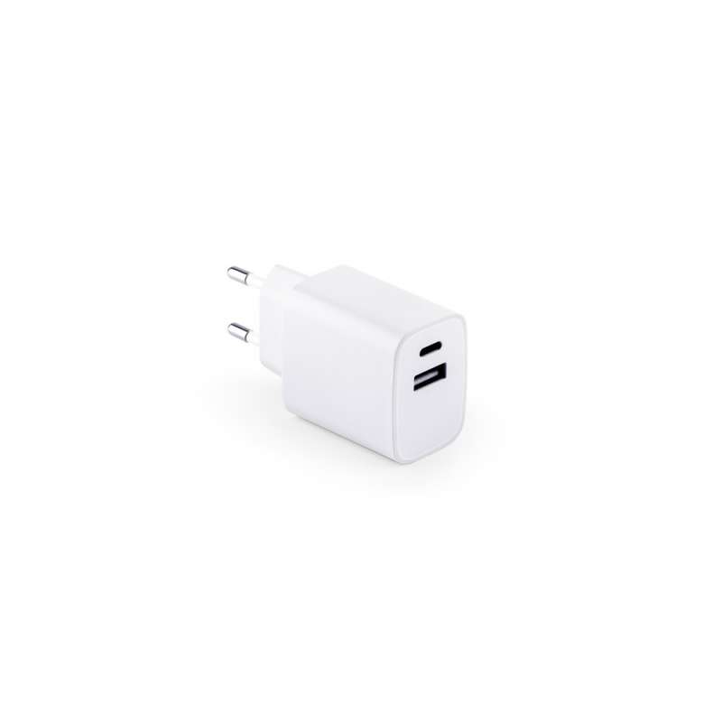 WEGENER. Adaptateur secteur avec port USB-A 18W et USB-C 20W en 100% rABS à prix grossiste - Adaptateur à prix de gros WEGENER. Adaptateur secteur avec port USB-A 18W et USB-C 20W en 100% rABS à prix grossiste - Adaptateur à prix de gros