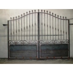 Portail en fer forgé massif...